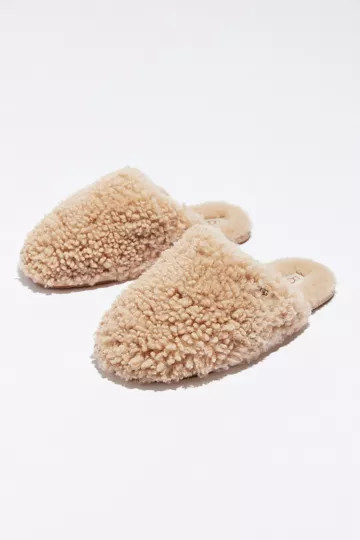 UGG Maxi Curly Slipper | Urban Outfitters (US and RoW)