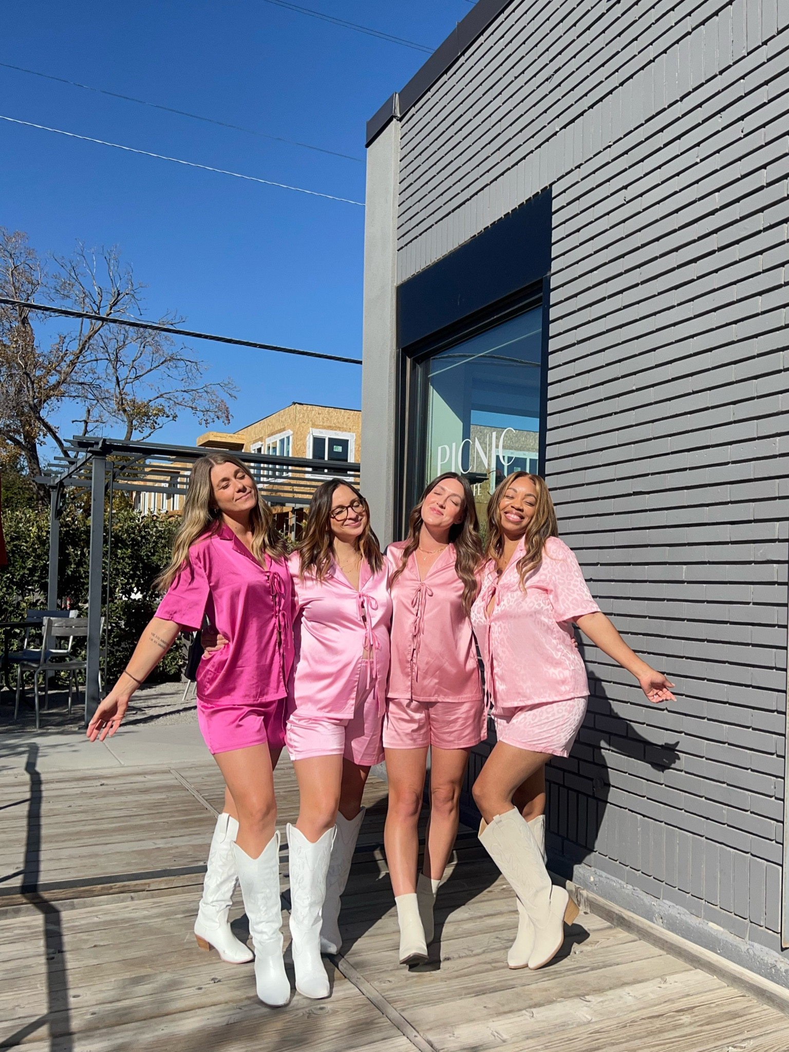 The cutest satin pajamas

#amazon
#girlstrip


#LTKFindsUnder50 #LTKTravel