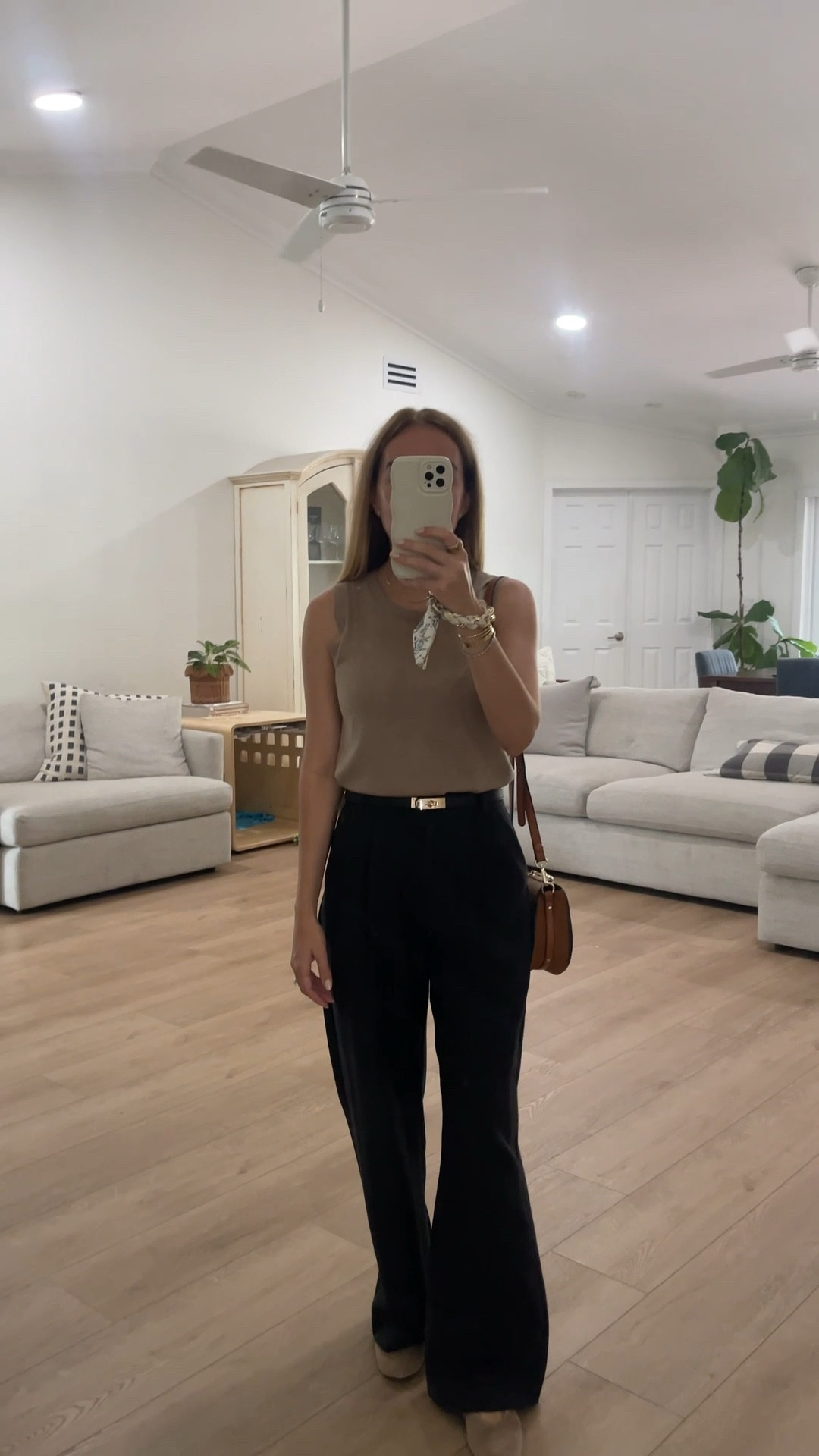 Sweater sleeveless vest / tank top jcrew 
Work trousers / pants Abercrombie Sloan 
Suede flats mango 

#LTKPetite #LTKStyleTip #LTKWorkwear