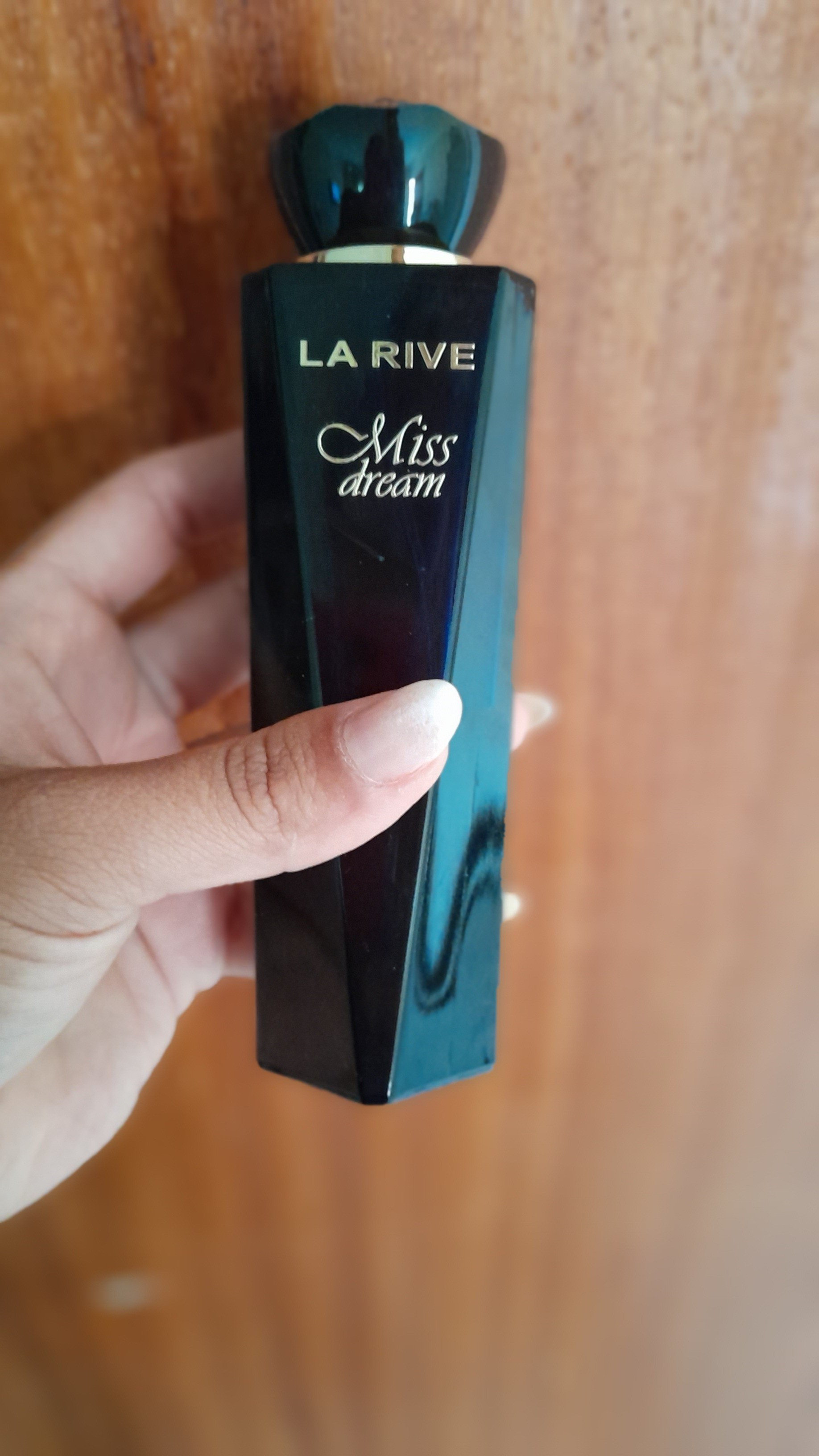 O Perfume La Rive Miss Dream tá sendo meu queridinho no momento ele é levemente adocicado com uma fragrância de frescor deixando o ambiente marcante por onde passa🩷 

#LTKbrasil #LTKSpringSale #LTKSeasonal