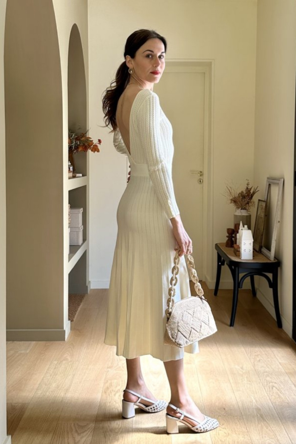 longue robe blanche Sézane côtelé dos nu sac à main tressé beige sandales à talon crème 

#LTKSeasonal #LTKfit