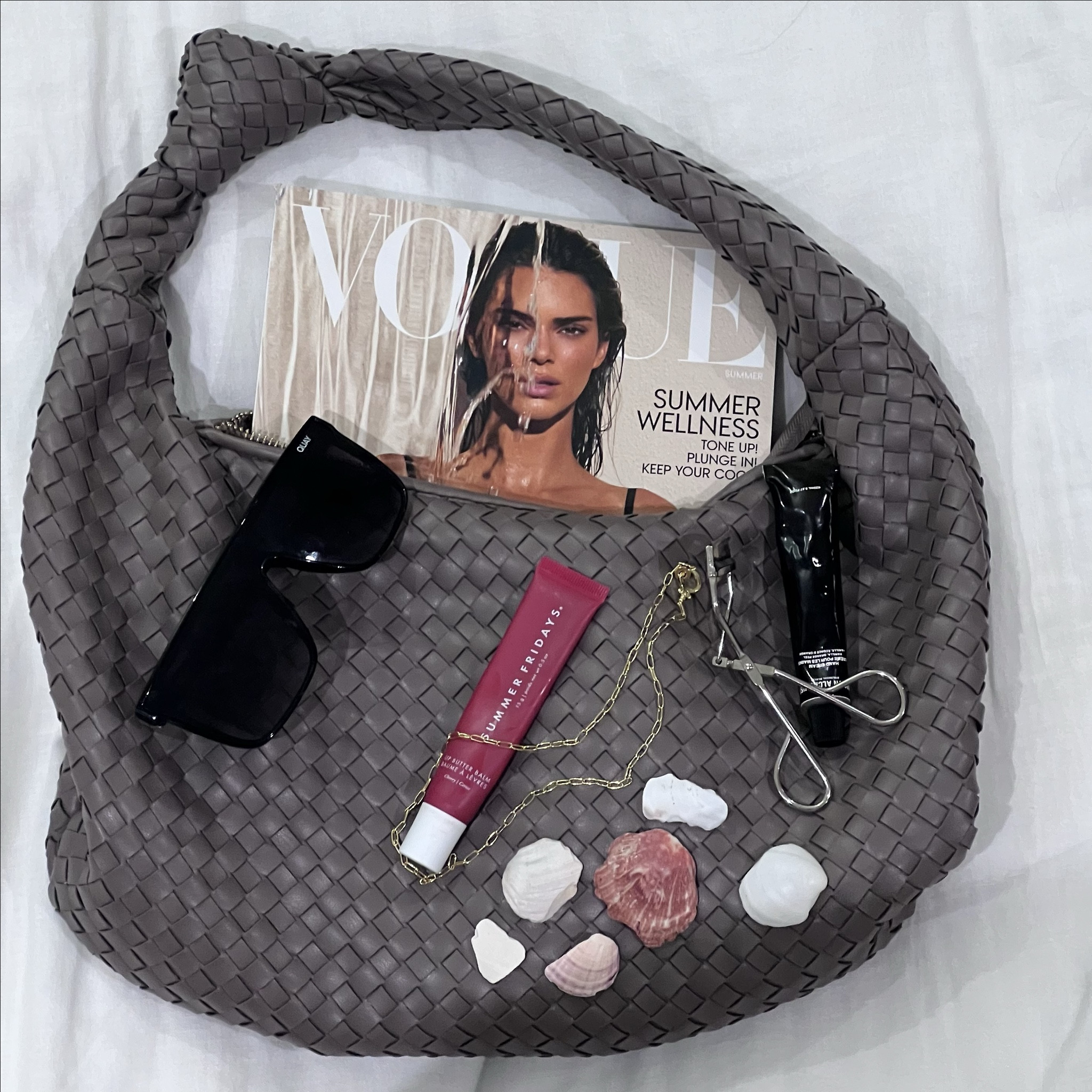 Not ready for summer to end…. 🤍✨ 
What’s in my bag 💼 

#LTKWorkwear #LTKStyleTip #LTKItBag
