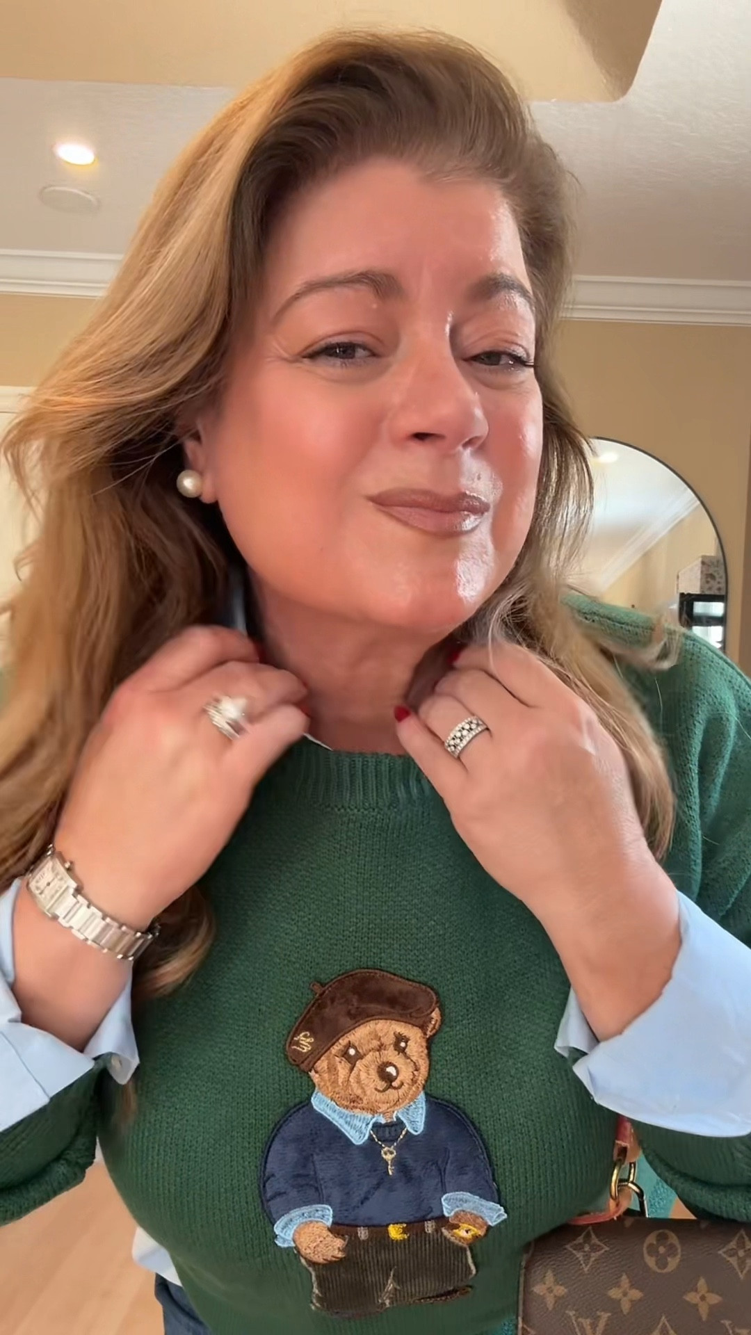 Adorable Sweater
this would make the cutest gift! So comfy and not itchy at all! All the old money vibes too Wearing size M!
It's ever so slightly oversized;)
10/10 recommend!
Obsessed
#bearsweater #oldmoneyoutfits #affordablefashion #designerinspired #fallfashion