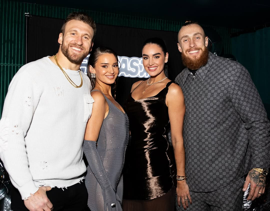 My look for the launch of offseason! 

 #LTKStyleTip