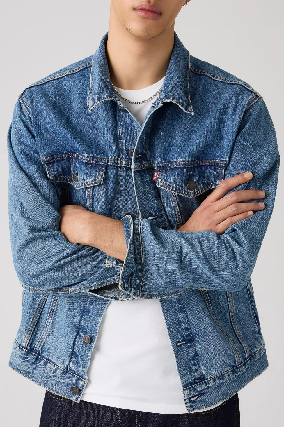 Levi’s® Relaxed Fit Denim Trucker Jacket | Urban Outfitters (US and RoW)