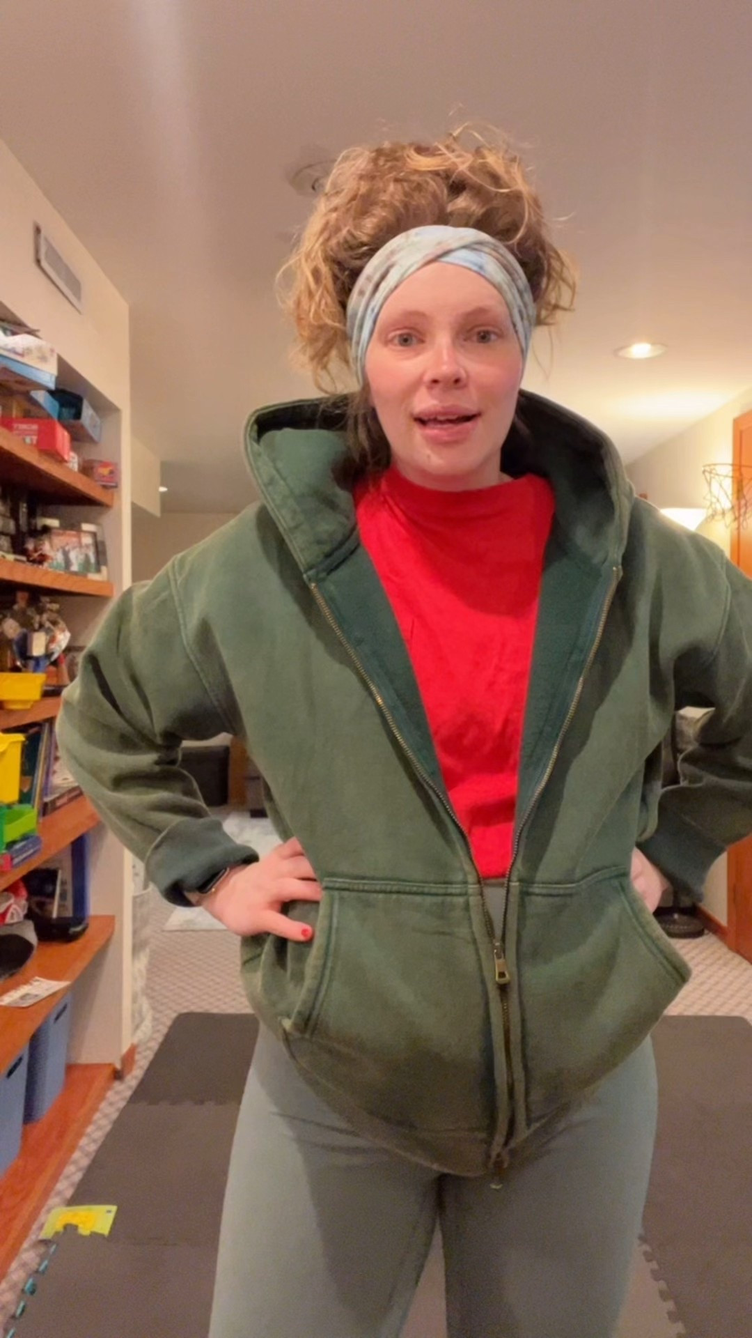 Workout fit of the day @ 35 weeks 3 days. 

Size medium in bottoms and size large in all the tops! 