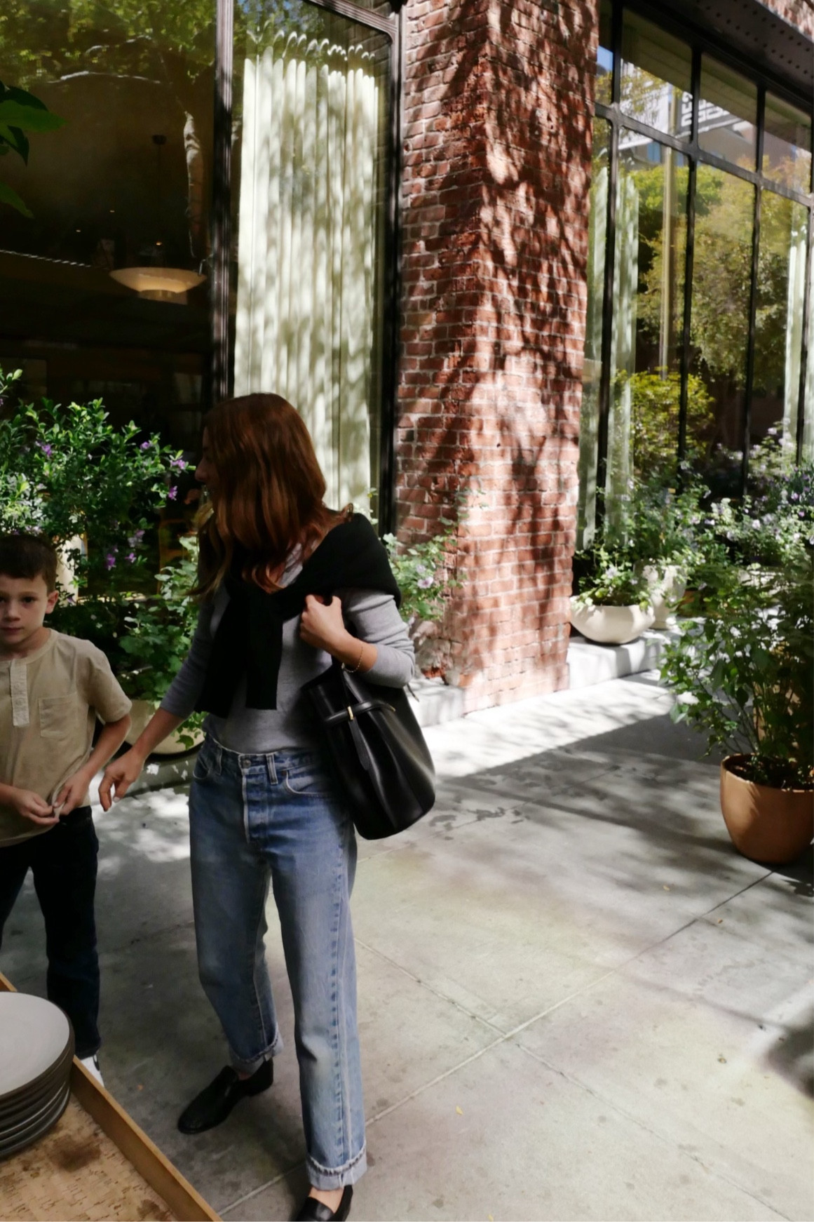 I wear a lot of the same pairs of vintage @levis that you’re always asking me about - but there are some good classic Levi’s that are worth trying in the Shopbop sale too!