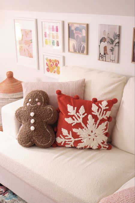 Love my gingerbread pillow from Kirkland’s. 😍

#LTKstyletip #LTKHoliday #LTKhome