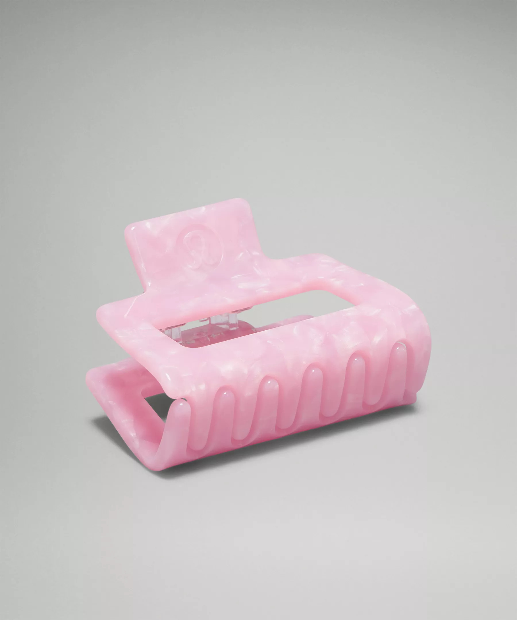 Medium Claw Hair Clip | Women's Accessories | lululemon | Lululemon (US)