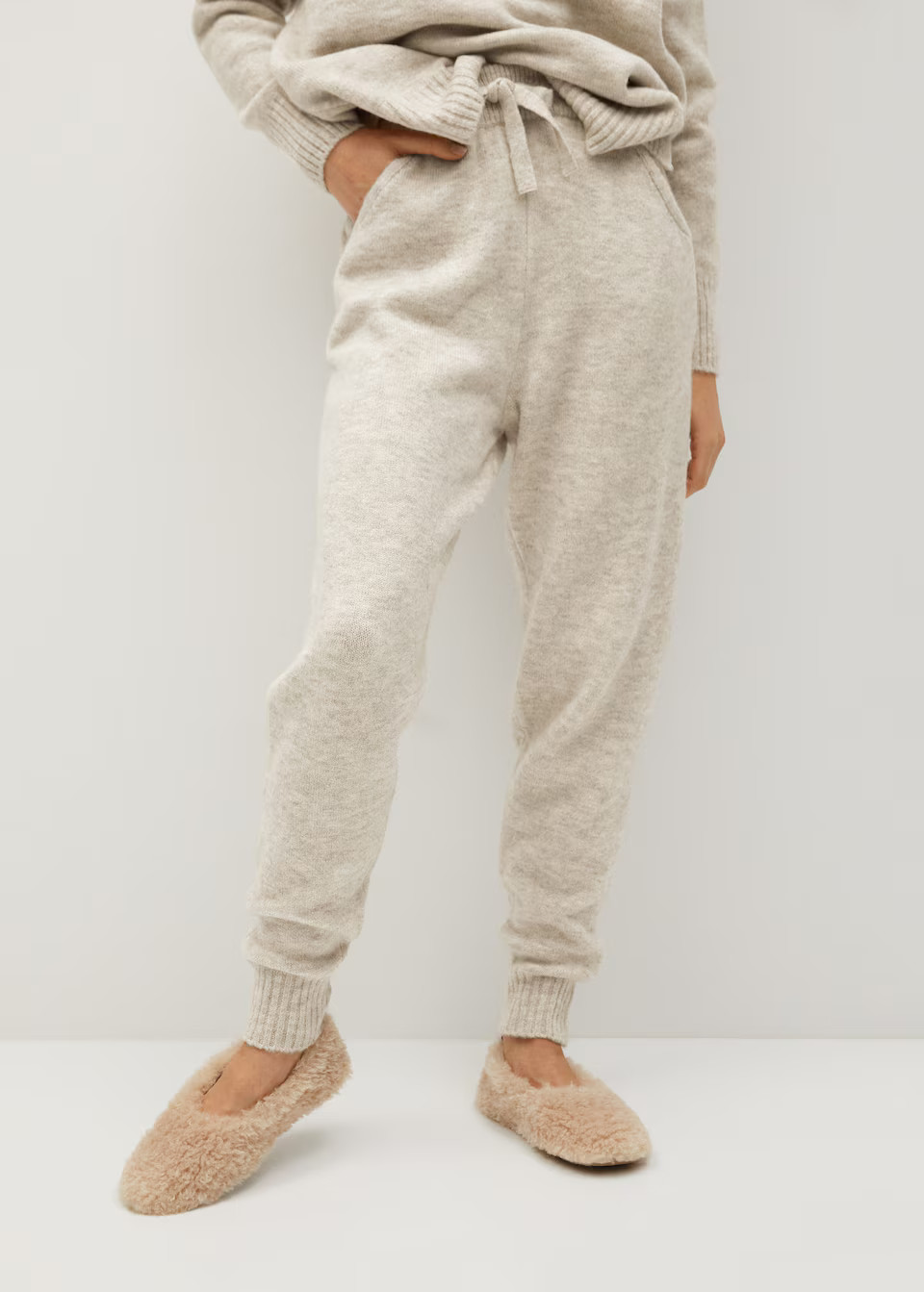 Knit jogger-style trousers | MANGO (US)