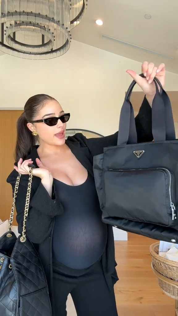 Which diaper bag? 🍼🖤

#LTKStyleTip #LTKSeasonal #LTKFindsUnder100