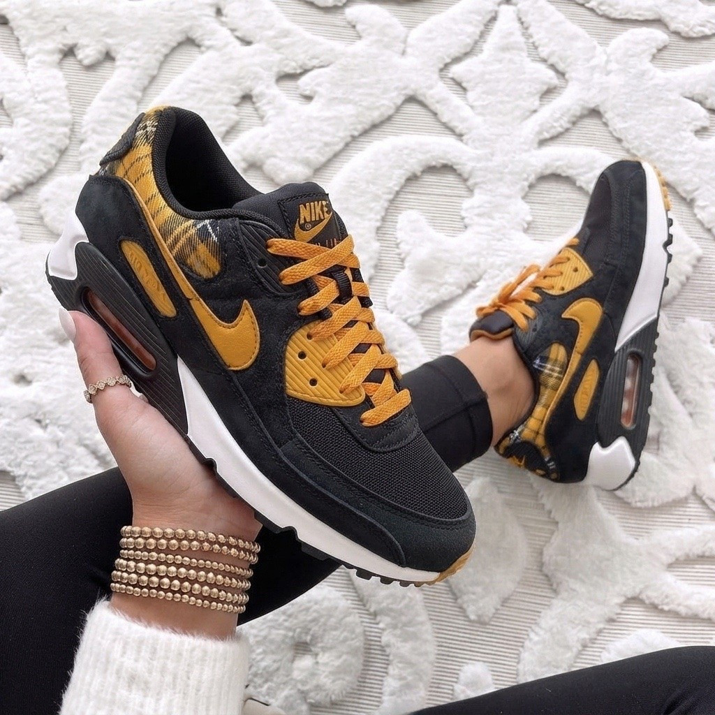Nike air max 90 sneakers runs true to size