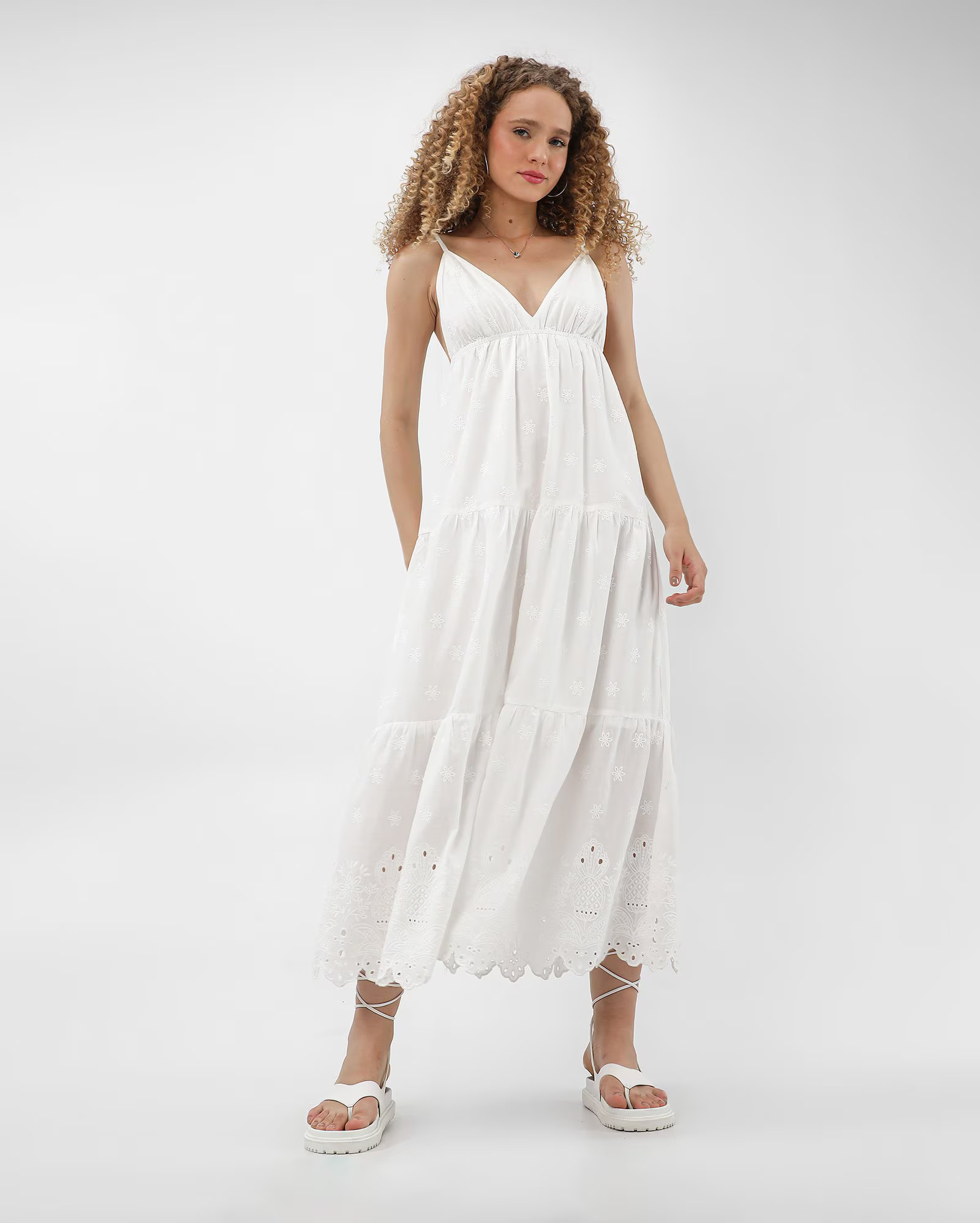 Vestido midi em laise evasê marias decote v branco | Pool by Riachuelo | Riachuelo (BR)