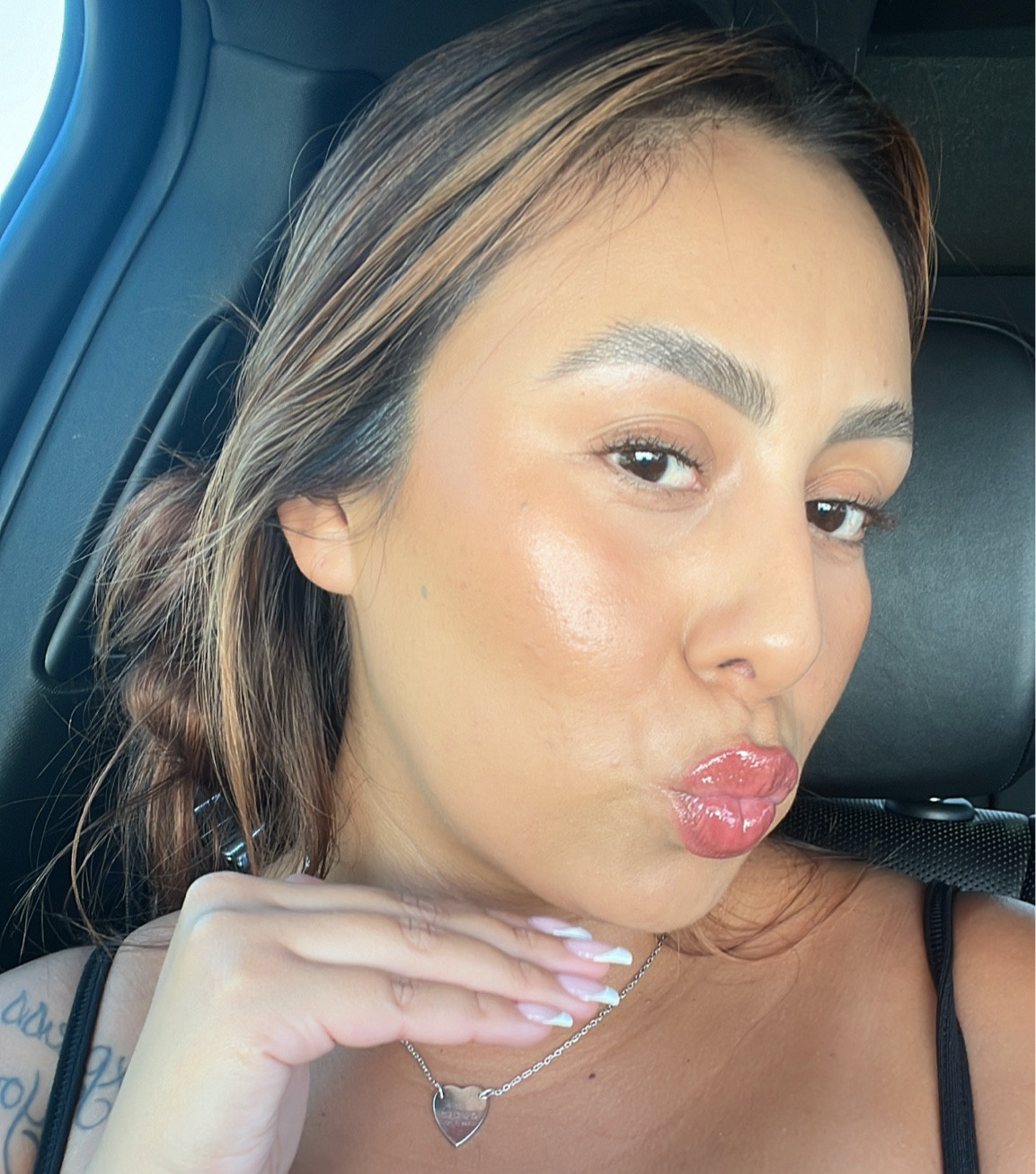 Natural skin like makeup  

#LTKBeauty #LTKStyleTip #LTKSeasonal