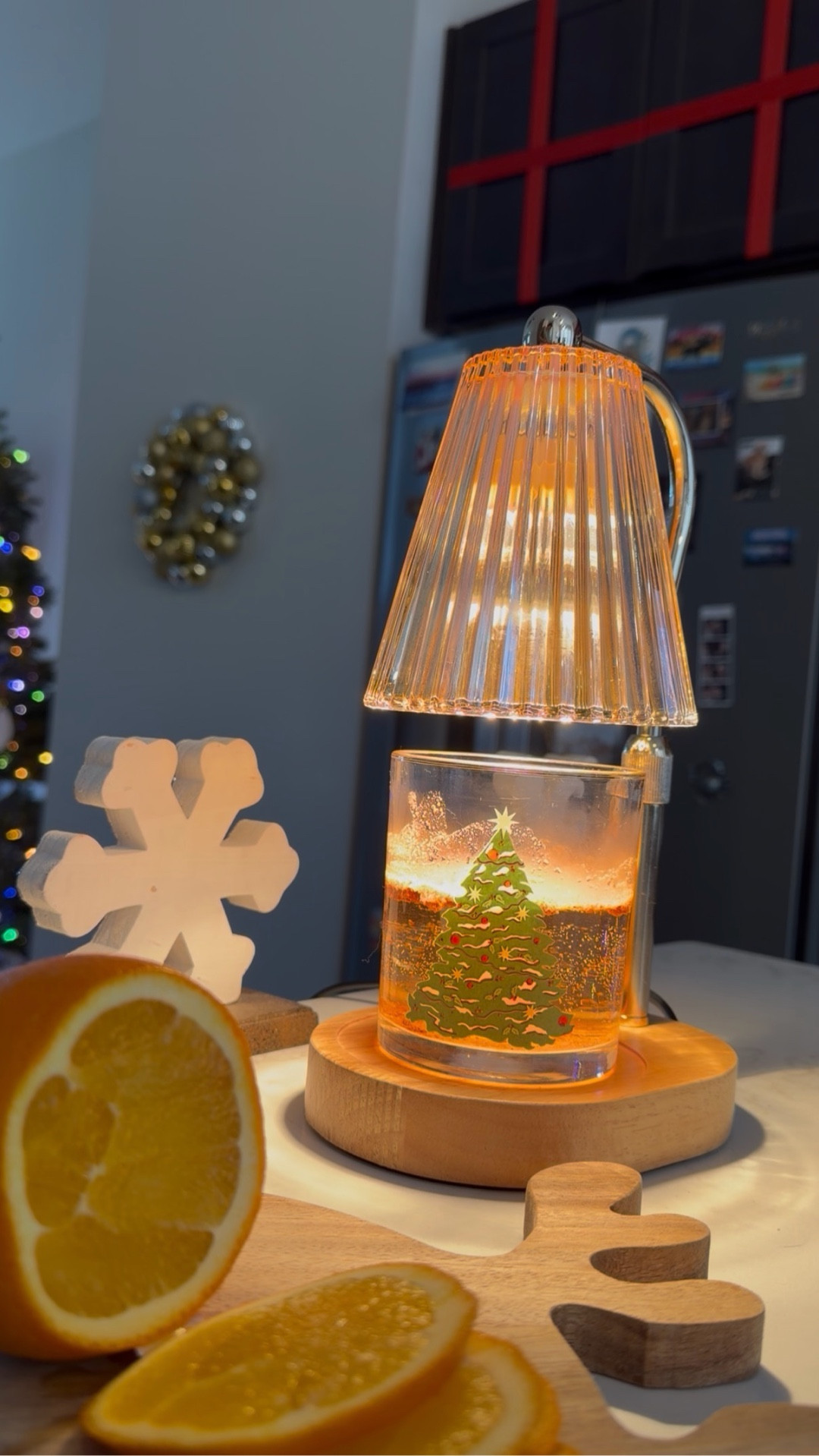 Saving you a stovetop burner this holiday season ✨
Your candle warmer = the easiest simmer pot ever.

Christmas Simmer Pot Recipe:
🍊 Orange slices
🍒 Cranberries
🌿 Rosemary
🌰 Whole cloves
🍂 Cinnamon sticks
⭐️ Star anise
💧 Water

Turn it on, top off water as needed, and let your home smell unreal.
Follow @styledwithpaws for more cozy home finds + everyday little joys 🤍