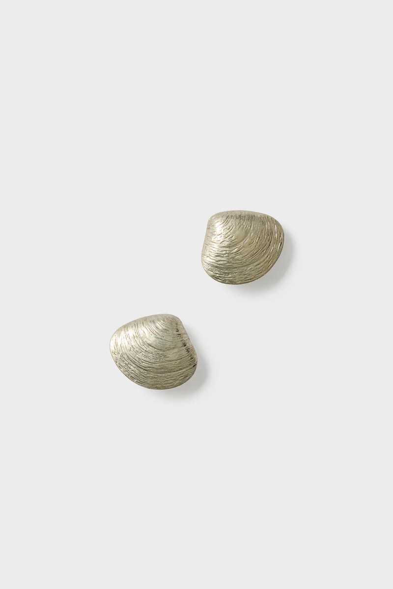 Antique Silver Clam Shell Earrings | Tuckernuck (US)