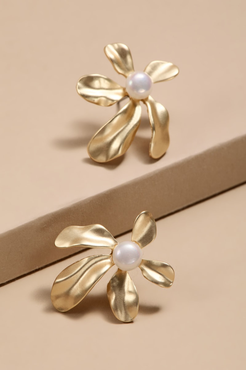 Nora Pearl Flower Stud Earrings | Francesca's