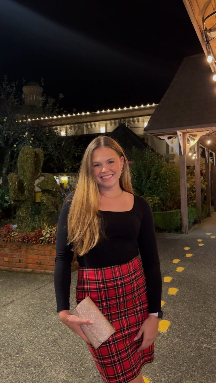 bonus points if I can dress like I’m in a hallmark movie too 🎄✨

#outfitofthenight #holidayoutfit #holidayoutfitinspo