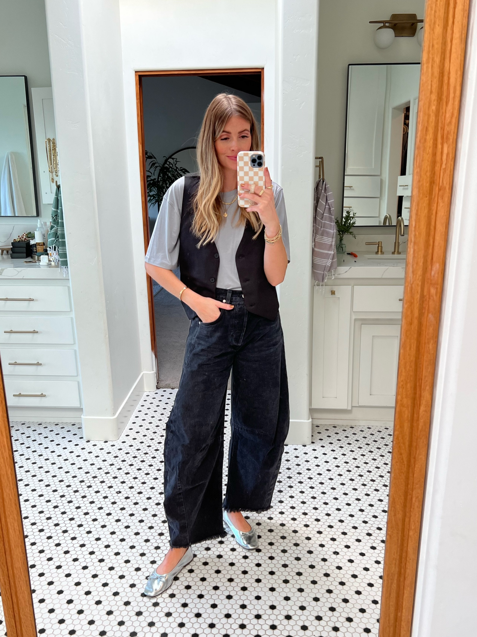 How to style horseshoe jeans in black 