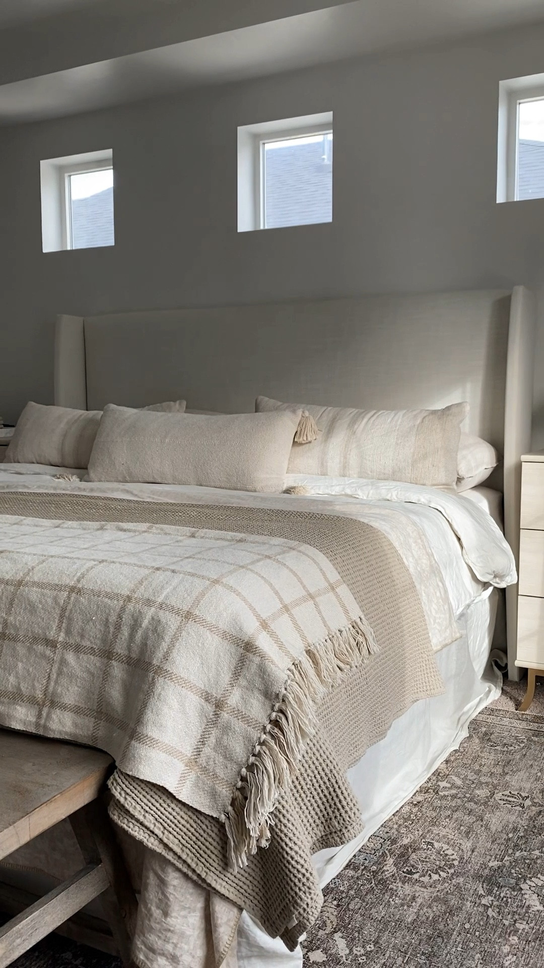 🤍 The Winter Den 🤍





#home #bedroom #bedding #furniture #bedframe #winter #decor #lamp #pillows #neutral

#LTKHome #LTKVideo