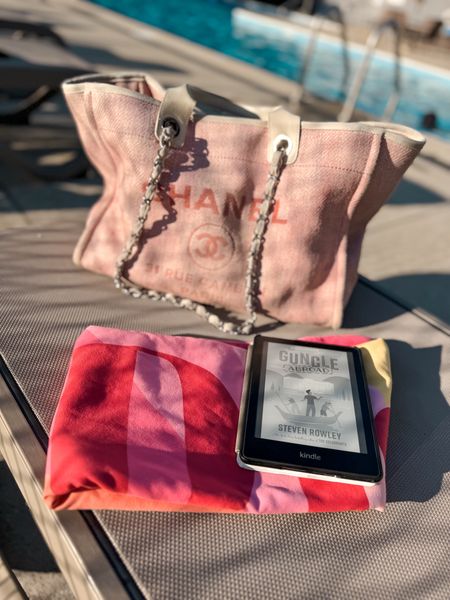 The guncle abroad is available now on kindle and audiobooks audible! Read now! Heartwarming summer story about a European adventure and finding love!

Great summer read for poolside reading list 
Books to read  