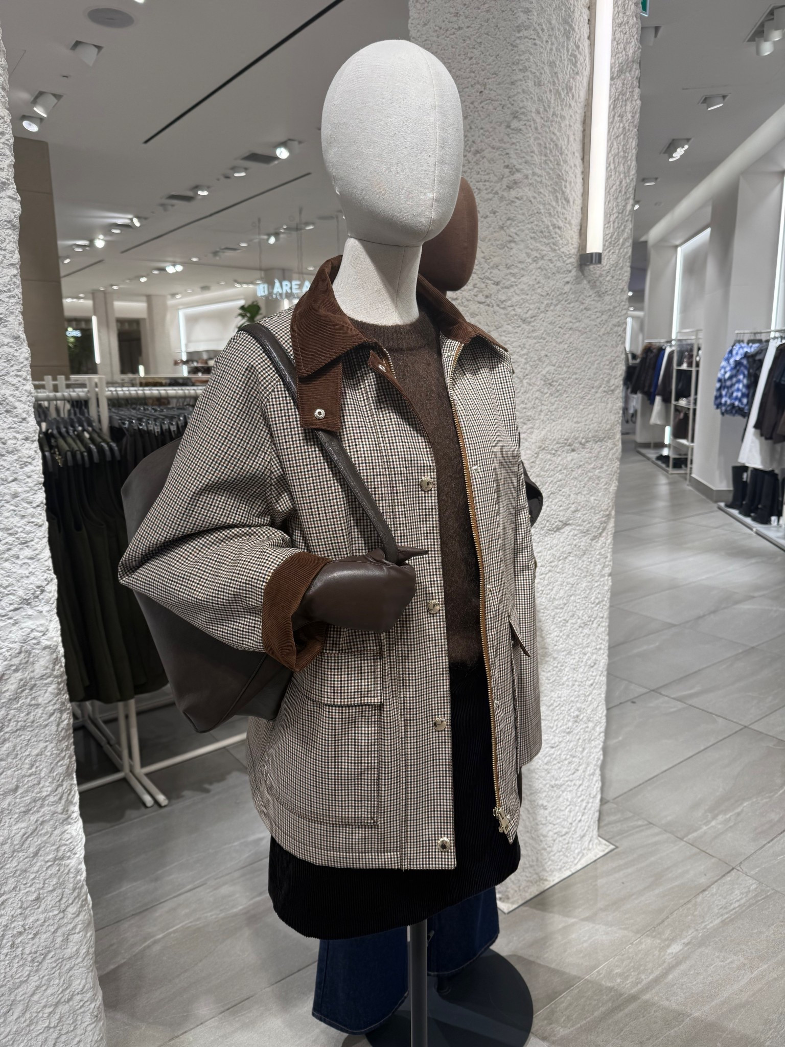 Twill jacket with corduroy collar🤎
Tags: barn style H&M brown checked fashion autumn transitional inspo outfit ideas city break capsule wardrobe 

#LTKstyletip #LTKautumn #LTKwinter