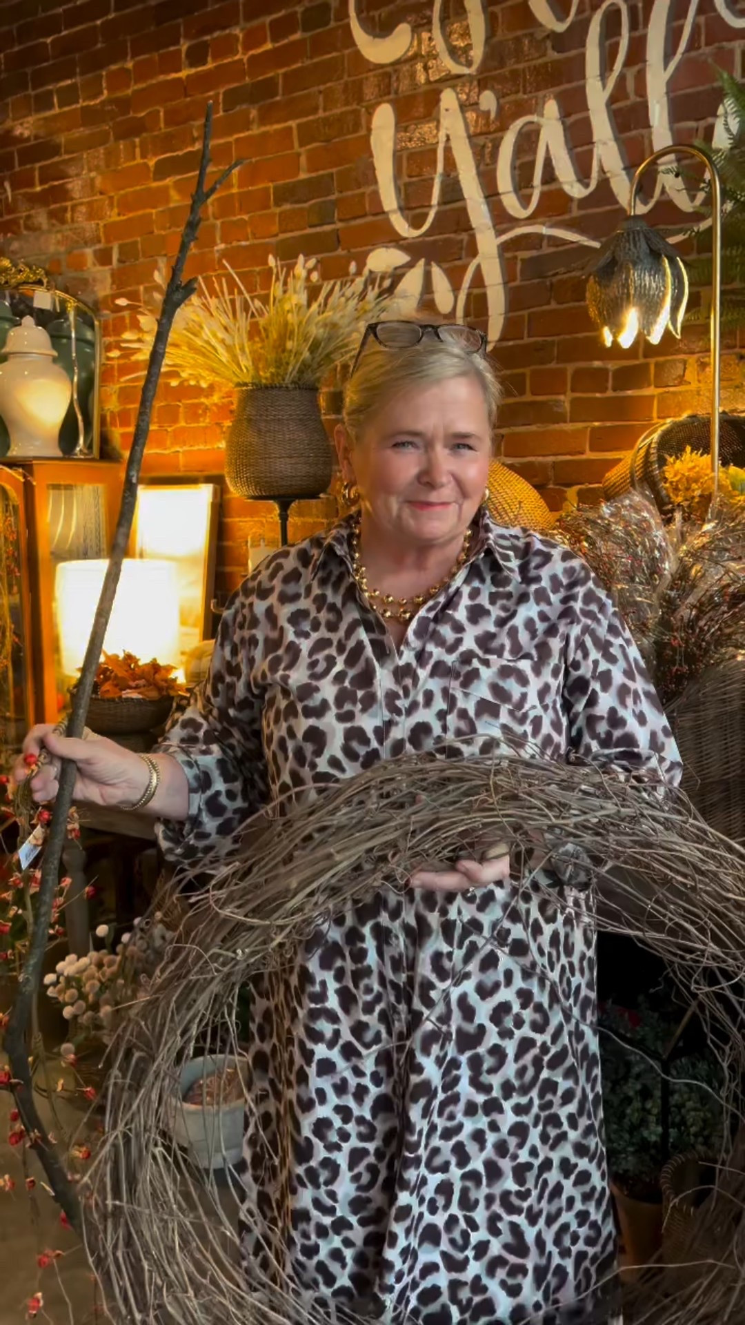 Here is how Jami made the fall decor we used on our storefront for the Autumn Affair! 🍂🧡 

You should try this at home!