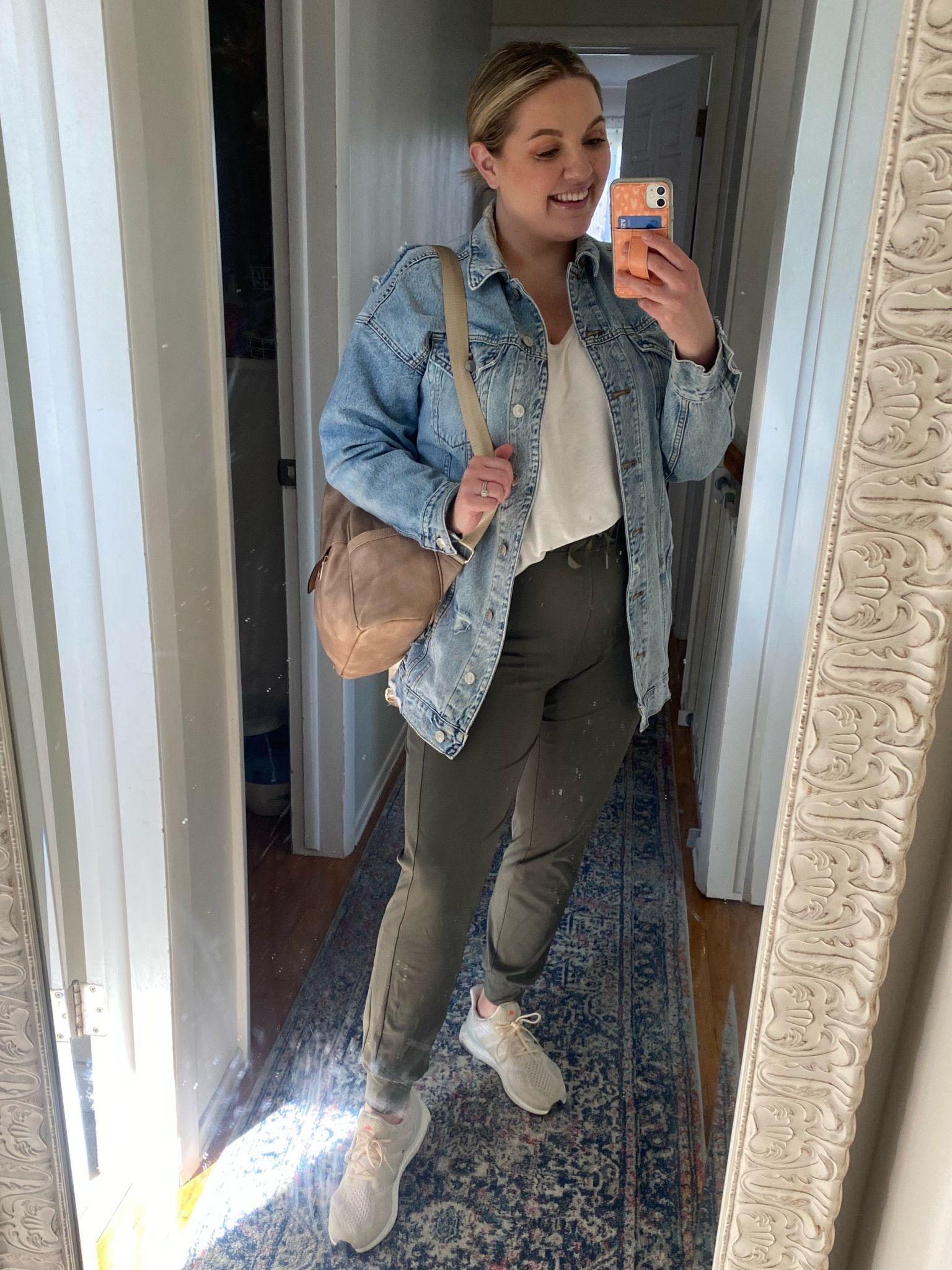 It’s giving soccer mom // amazon finds // athletic wear //. Casual ootd // joggers // Jean jacket 



#LTKfindsunder100 #LTKmidsize #LTKstyletip