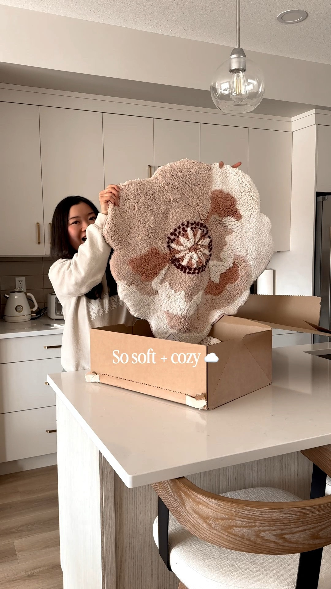 I didn’t think a bath mat could make this much difference… but here we are 🥹🌸✨
These are SO soft, so pretty, and yes—they sell out way too fast! 🫣

#springdecor #hmhome #bathmat 

#LTKHome #LTKSeasonal #LTKdayinmylife