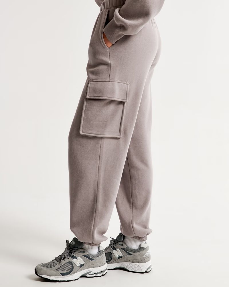 Essential Oversized Cargo Sunday Sweatpant | Abercrombie & Fitch (US)