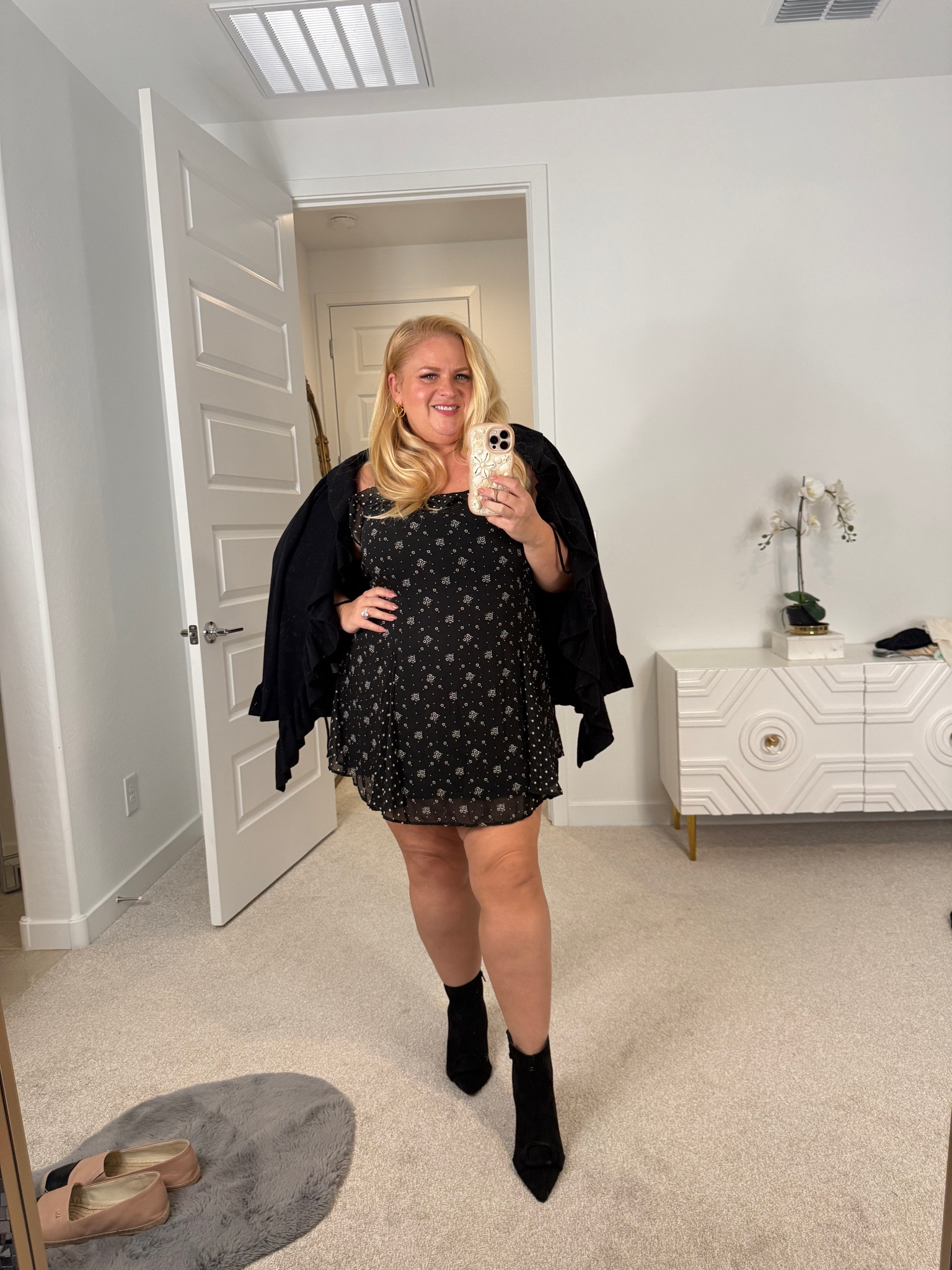 Exact‘s are linked below the sweater I’m wearing has ruffles and it’s super cute. Also shown in purple I’m wearing it in black in the size 14–16.
Dress XXL