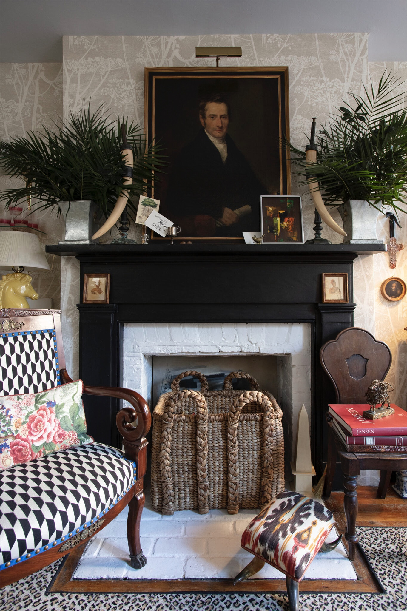 Decorating for Small Spaces 101: Interior designer Keith Carroll brings us inside his 240-sq-foot studio apartment in New York City to share his expert tips on how to create a balanced, captivating and functional space, no matter how small. Read more & shop our inspired edit on Homeworthy.com! 

Photography: Nick Parisse

#LTKGiftGuide #LTKHoliday #LTKhome