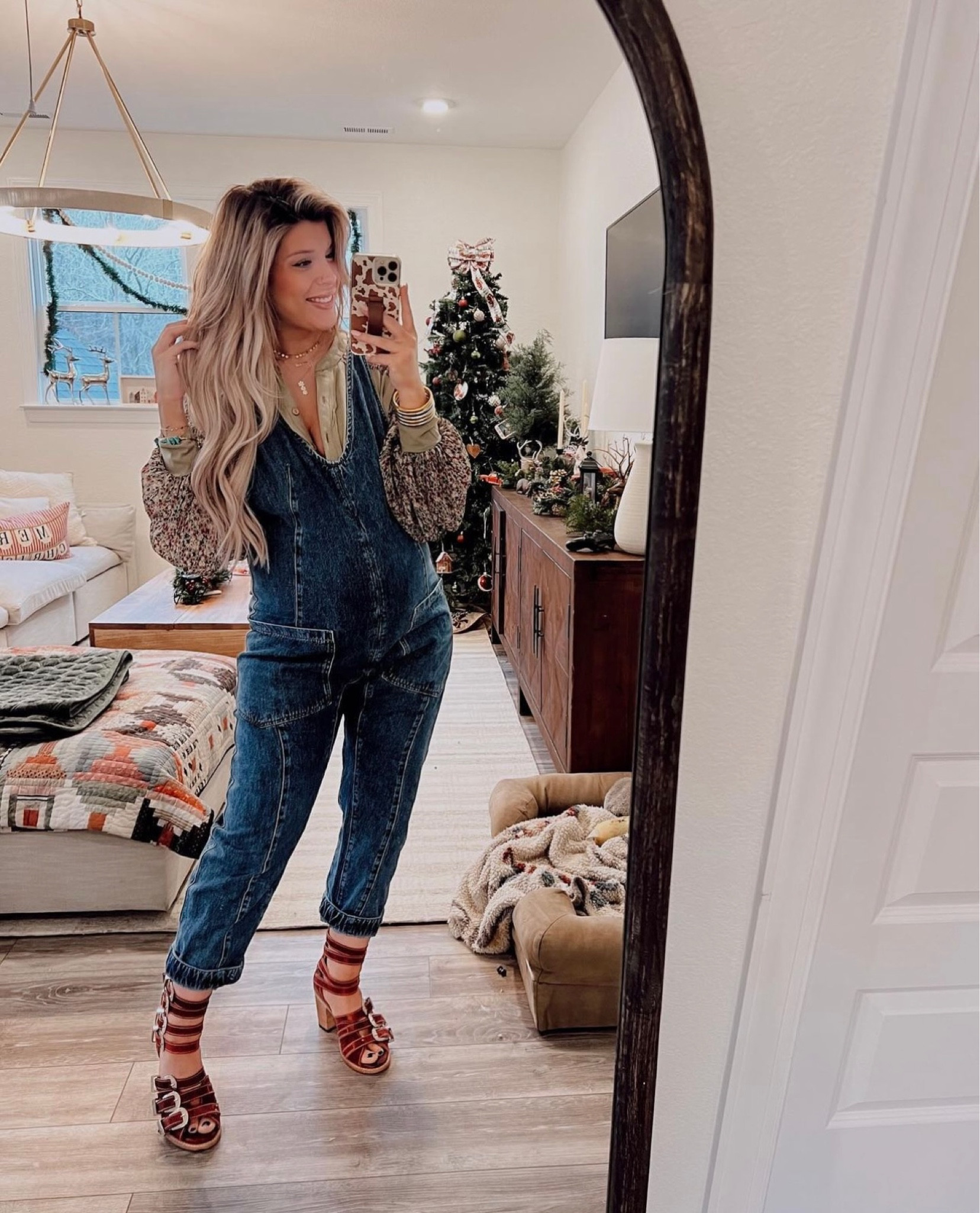 Jumpsuit- Free People
Shoes- Free Bird 
Shirt- Blue Halo Boutique 