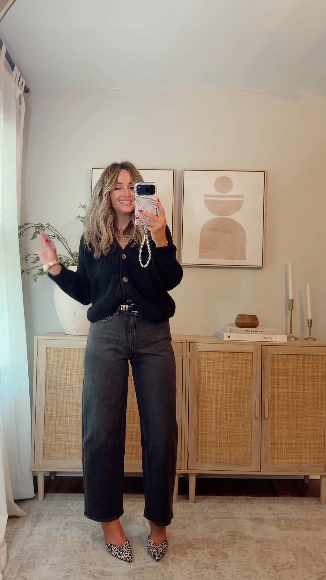 the PERFECT barrel jeans!! the style, fit, silhouette is so flattering! i love that this isn’t an overly dramatic barrel jean, it makes the fit so much more flattering. i’m in a size S in the cardigan + cami, size 28 denim (could have done a 27) quince, fall outfits @Quince

#LTKootd