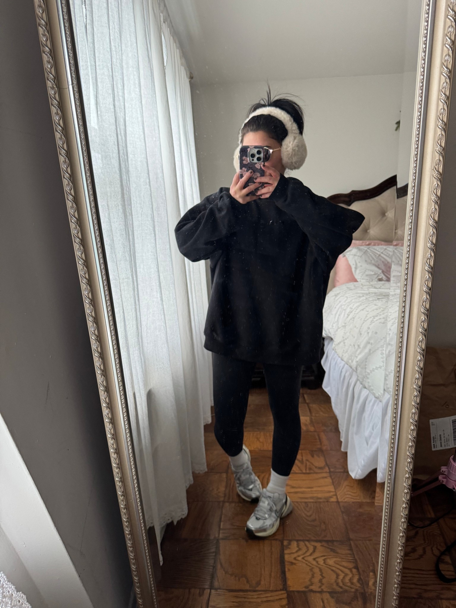 living in cozy oversized sweatshirts lately & these earmuffs! i now have 2 colors, they’re so soft and warm but light on your ears (i hate when earmuffs feel super heavy to wear)

#LTKFindsUnder100 #LTKootd #LTKFindsUnder50