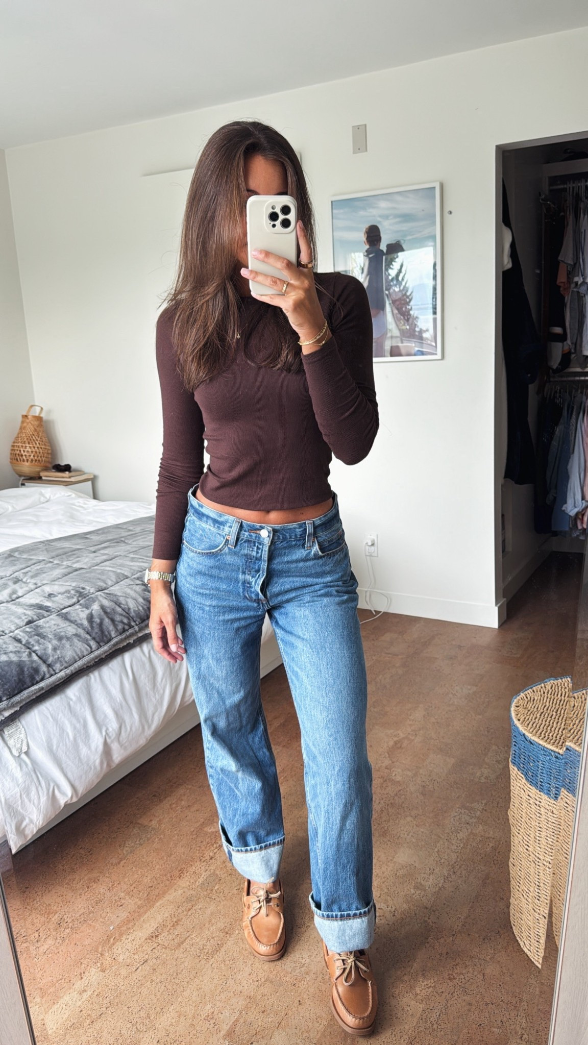 boat shoes + cuffed jeans for fall!

Jeans 25
Top XS
Shoes TTS or size down .5