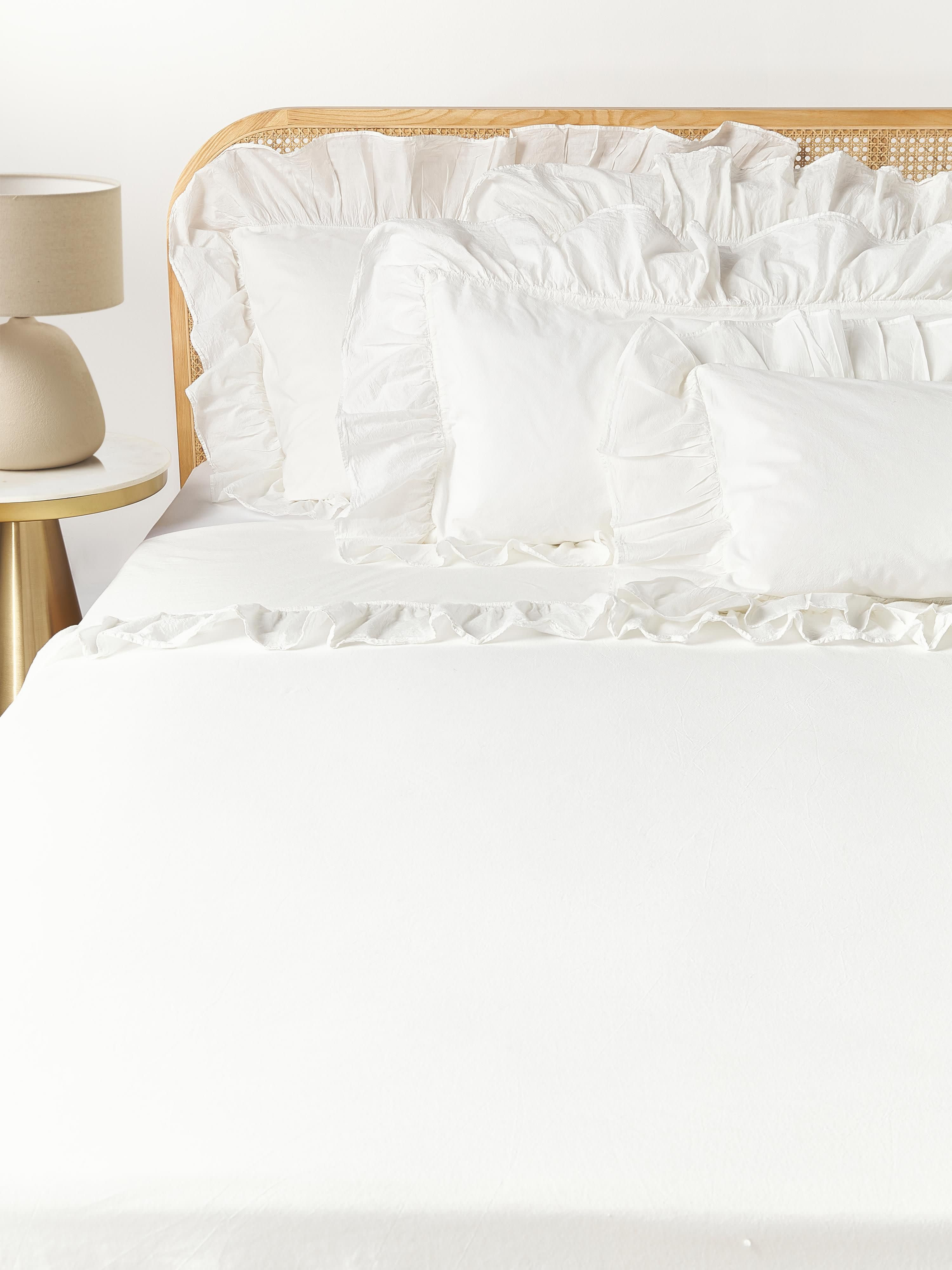Gewaschenes Baumwollperkal-Betttuch Louane mit Rüschen | Westwing EU