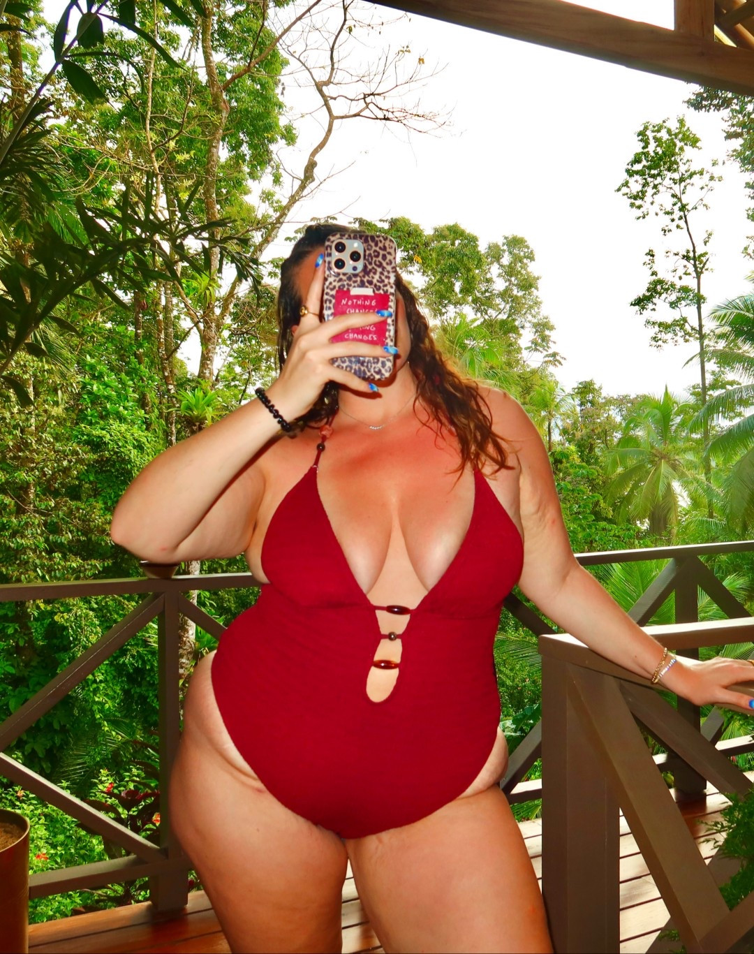 Je le porte en 46, c’est très juste à la poitrine, je pense qu’il est plus adapté soit aux petites (-1m60) soit aux petites poitrines 🩷

#LTKplussize #LTKmidsize #LTKcurves