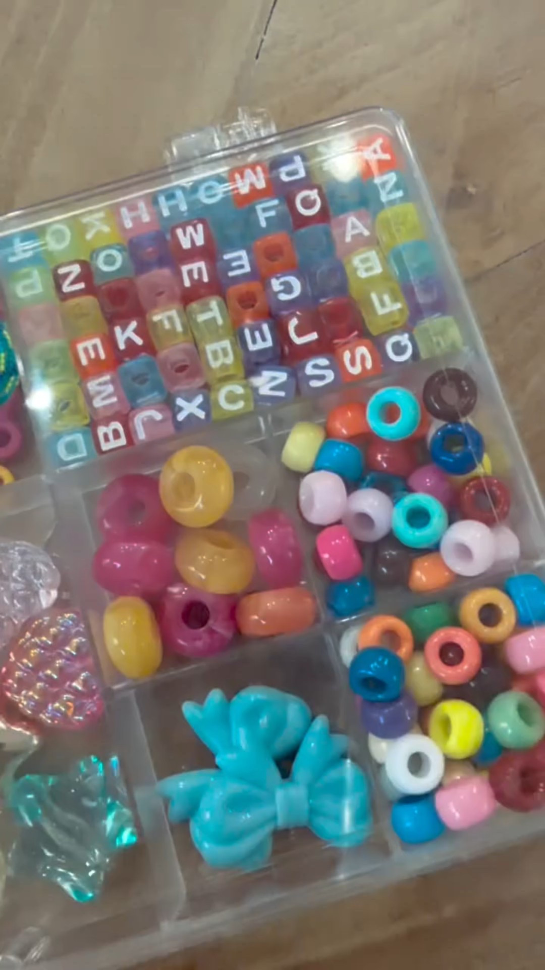 We're obsessed with these DIY bag charms! BaubleBar look at an Amazon prices too! Who would you gift this to? 

#baublebar #amazon #amazonfinds #diybag #bagcharms #momsofinstagram