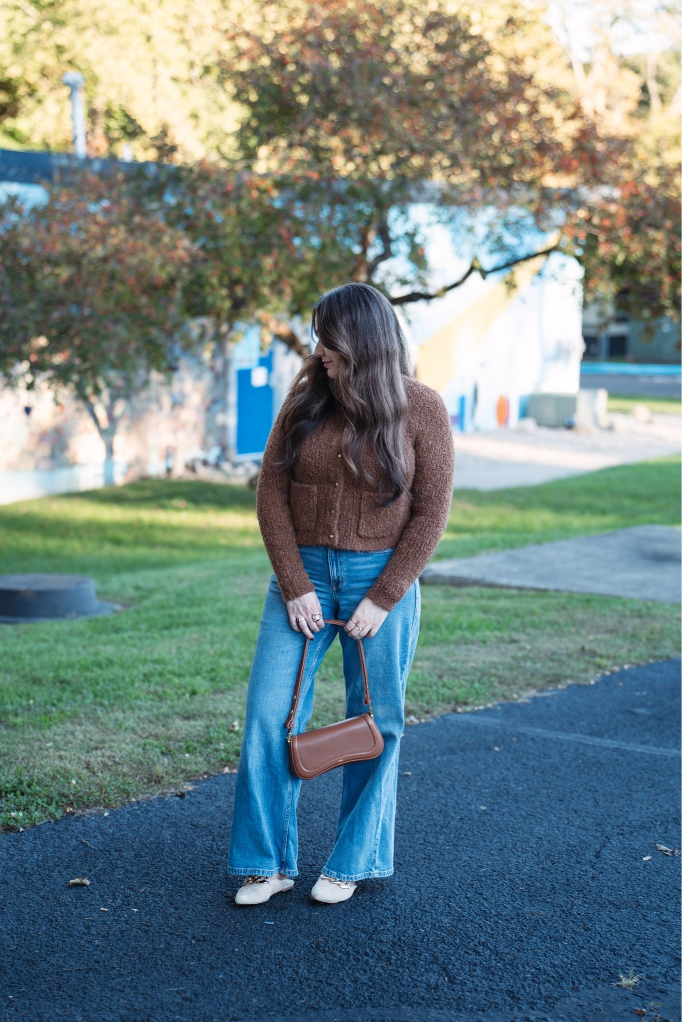 fall outfits women over 50 Chic and comfy fall look perfect for the season 🍁 #FallFashion #Jeans #Sweater #WomenStyle #OOTD