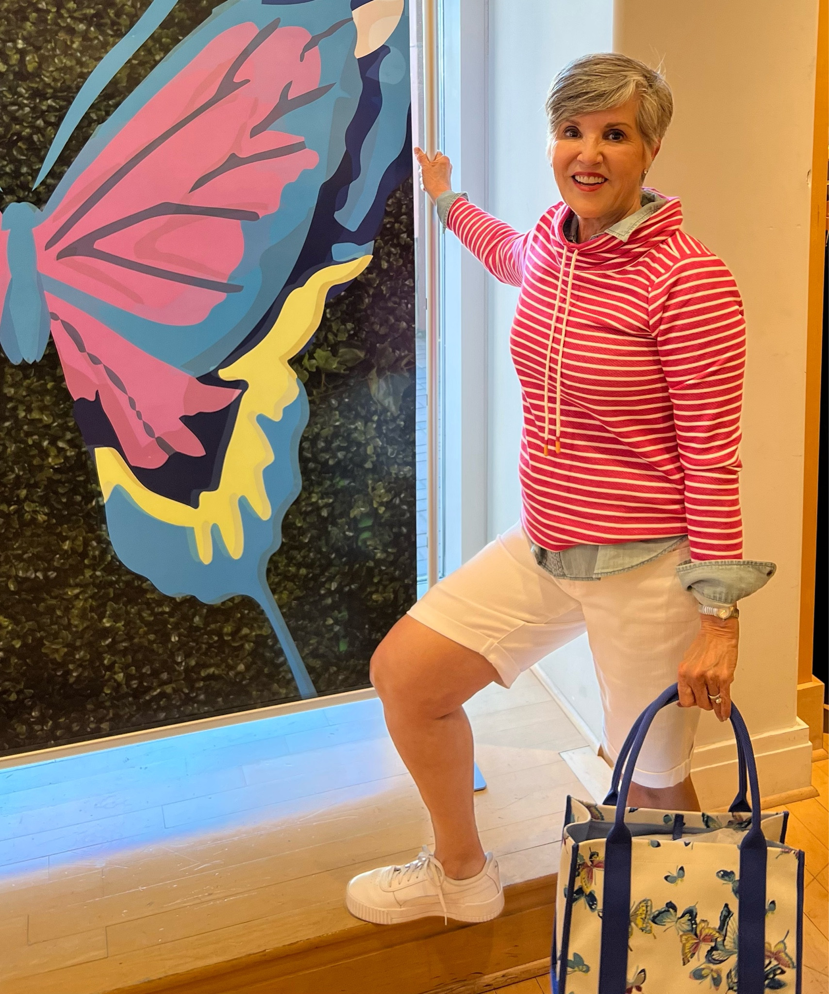 Check out this FABULOUS butterfly 🦋 tote from Talbots!  It’s from their Dress for Success program.   This program helps so many women get back on their feet by providing clothing and counseling to get ready for success in the workplace!  Fun bag for work stuff or fun!
#ltkworkwear
#funtote
#butterflies
#spring