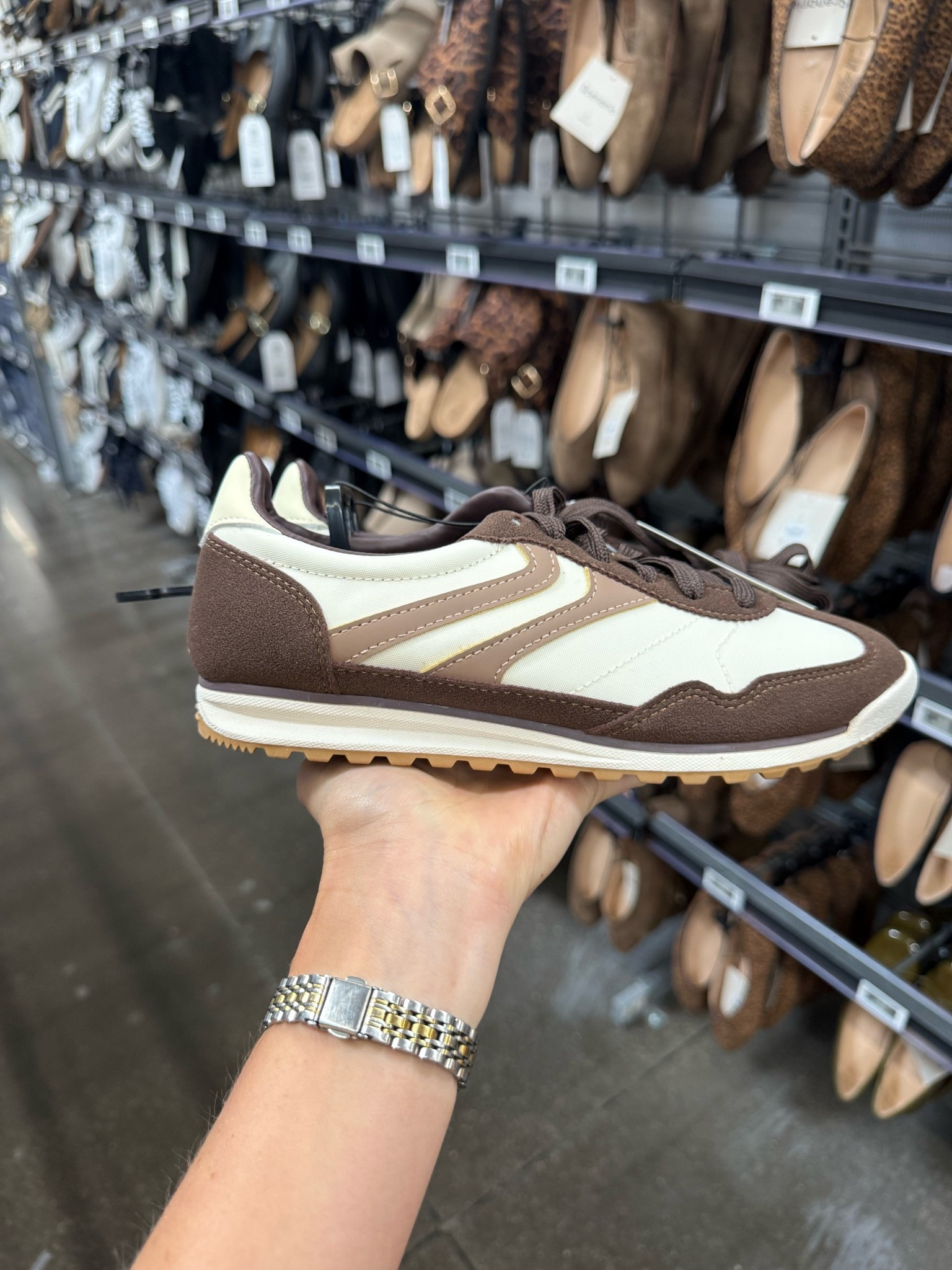 These shoes look designer and are on sale for $15! I may need more than one color! 🤭