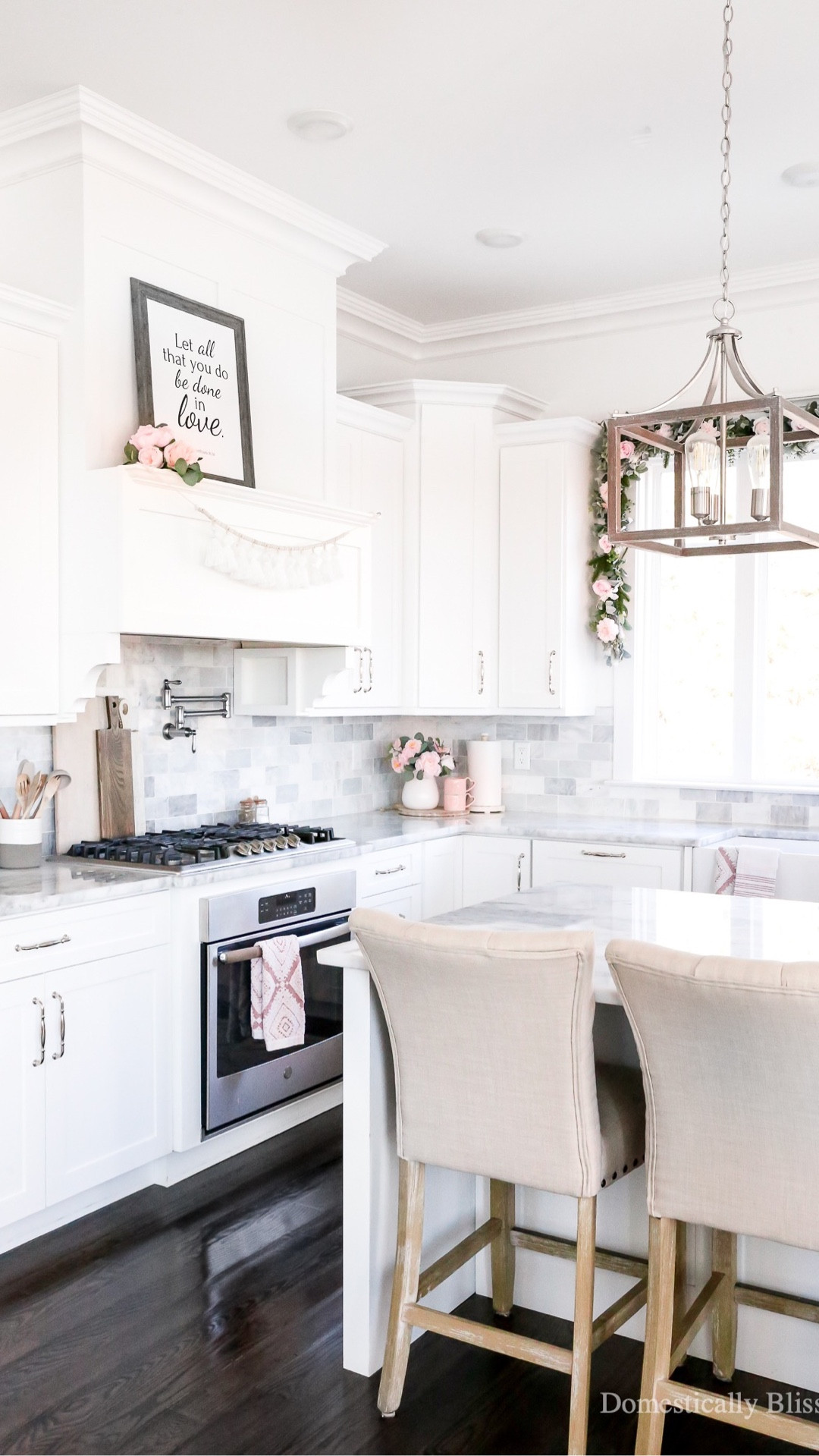 Simple Pink Floral Valentine’s Day Kitchen Decor inspiration to help you decorate for February.

See details:
https://domesticallyblissful.com/pink-floral-valentines-day-kitchen-decor/

🔗 Join our newsletter:
https://domesticallyblissful.com/newsletter/ 

#LTKHome #LTKSeasonal #LTKFindsUnder50