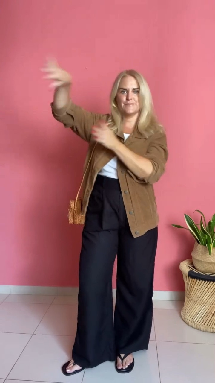 I spent more time on this than I’d like to admit, and it’s still not perfectly synchronised—but who cares!
Here’s a fun way to show how easily you can create different looks with a simple base outfit like a tank top and black trousers. But your base can be anything—a tee and jeans, a shirt and shorts. Keep it simple and choose a combo that works for you and your body shape.
These looks are perfect for those in-between weather days. Just add layers and accessories to create endless outfit possibilities!

#OutfitIdeas #FashionTips #OOTD #WardrobeEssentials #LayeringLooks #TransitionalStyle #FashionHacks #EffortlessStyle #CapsuleWardrobe #FallFashion #MinimalStyle #FashionReels #OutfitInspiration #Lookbook #midsizestyle