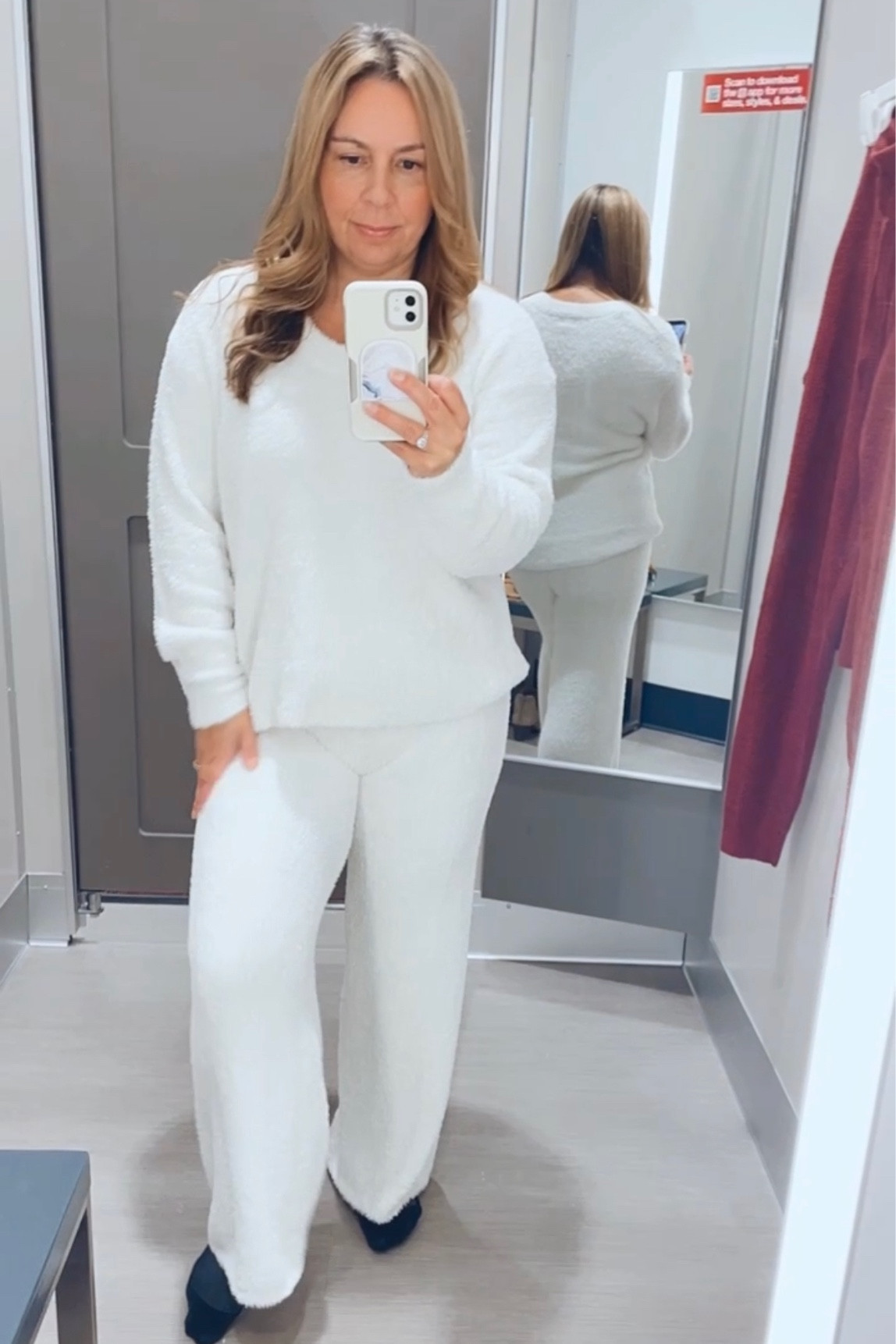 Cozy feather yarn set! So comfortable feels like butter. I’m wearing a medium in the top and bottom. 30% off with Target circle 









Lounge set, casual style, Target fashion, loungewear, mom style, gift guide, Christmas gift, gift for her #LTKFind #LTKCYBERWEEK #LTKsalealert

#LTKHoliday #LTKGiftGuide #LTKunder50