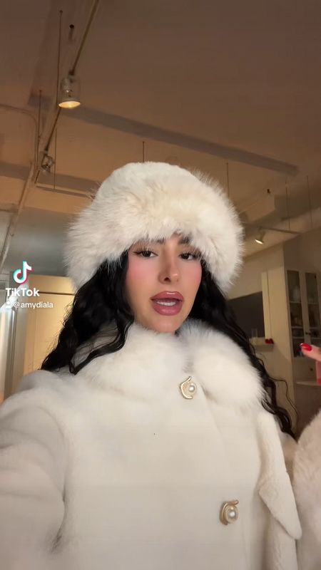 White faux fur hat
Amazon find
$20

#LTKfindsunder50 #LTKstyletip #LTKSeasonal