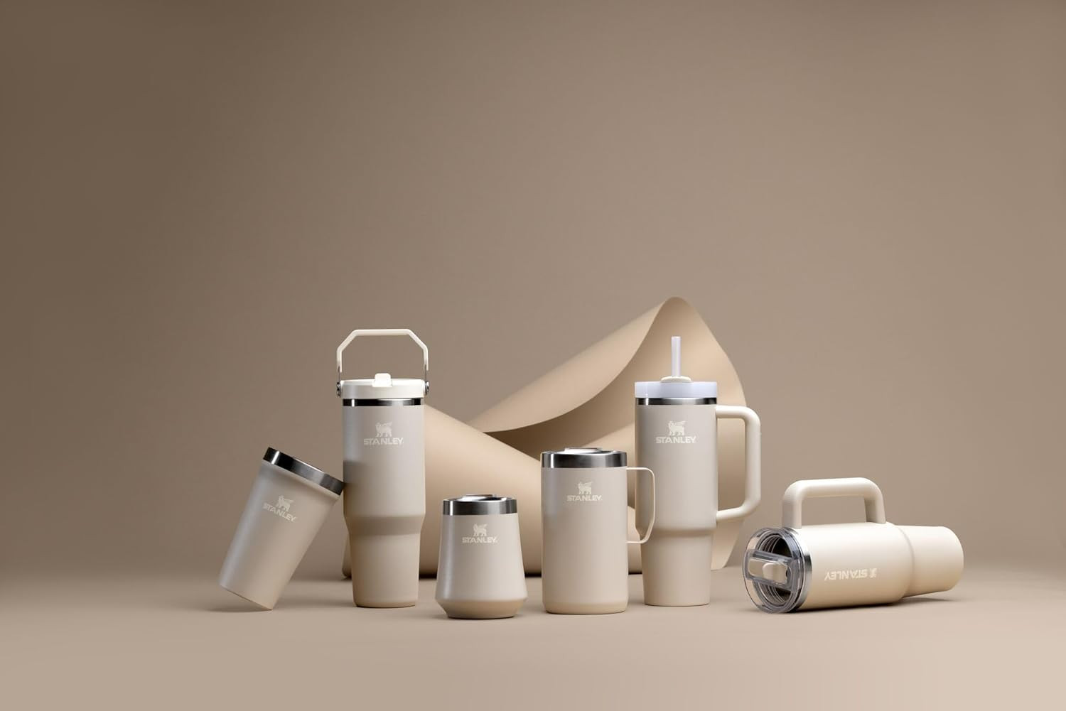 STANLEY Quencher H2.0 Tumbler with Handle and Straw 40 oz | Flowstate 3-Position Lid | Cup Holder... | Amazon (US)