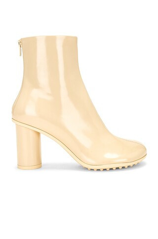Bottega Veneta BOOTS in Kautschuk - Beige. Size 36 (also in 37, 38, 39, 40, 41). | FWRD 