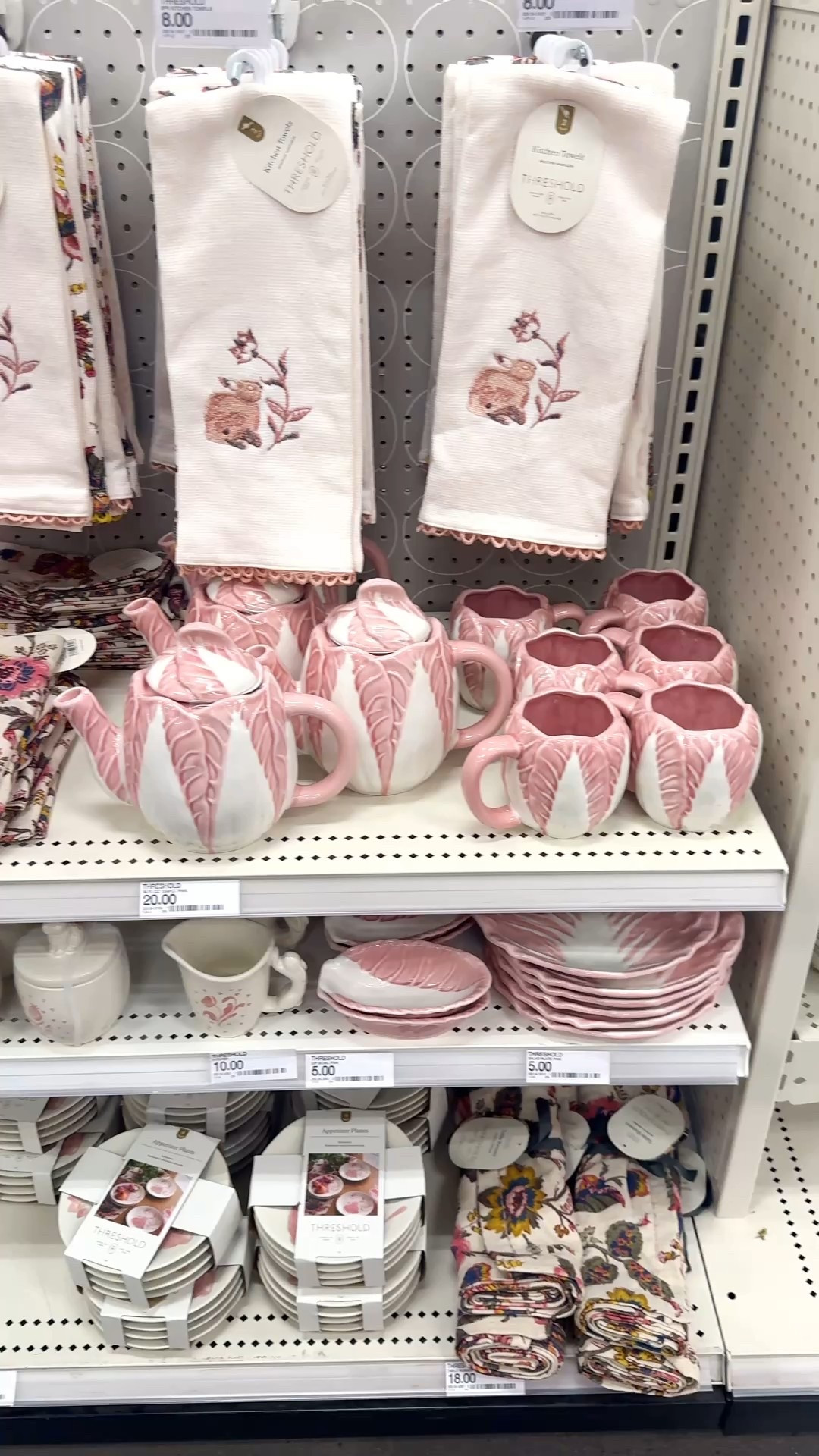 Loving these new Spring tabletop arrivals from Target! Perfect for Easter entertaining 🐰🥕