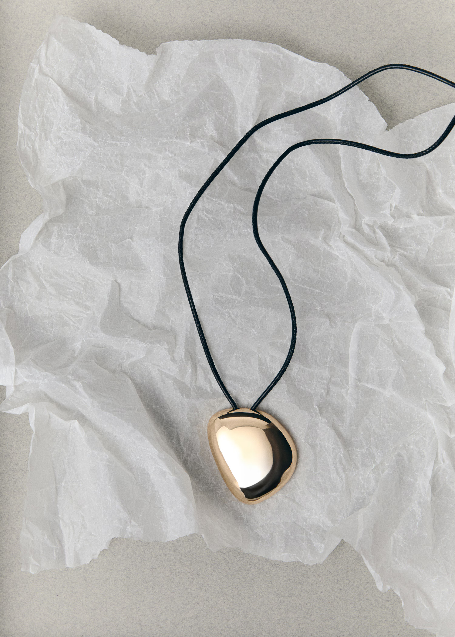 Pendant necklace with metal component | Mango (US/MX/AU)